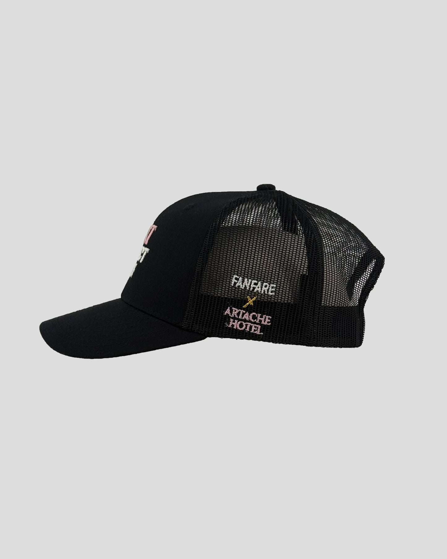 ART DIRECT LIFE Black Sporty Trucker Hat
