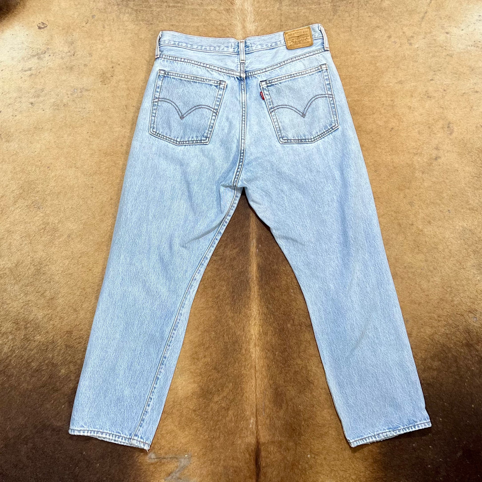 Women's Levi Jeans Size 30 – ArtAche Hotel - Main Image